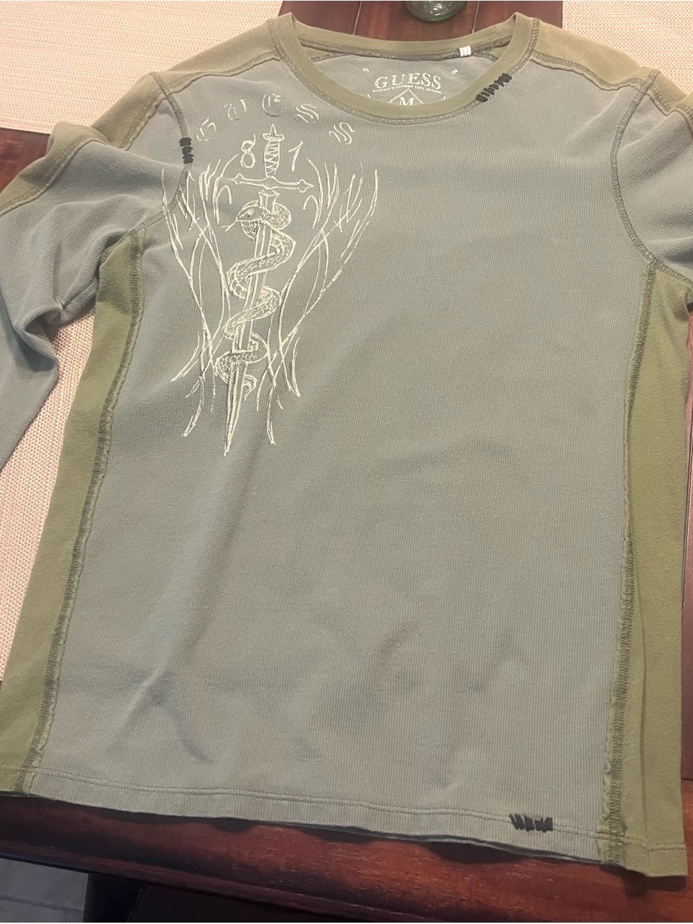 GUESS Olive Green & Light Olive Long-Sleeve Graphic Tee